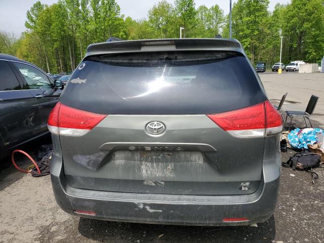 Lot #2521921902 2011 TOYOTA SIENNA LE salvage car