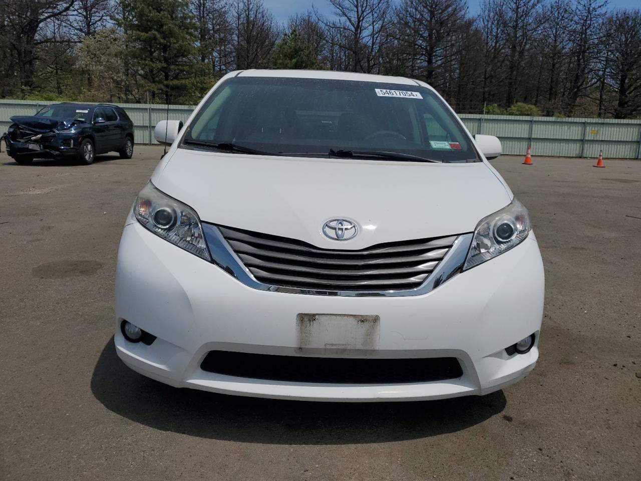 5TDYK3DC3ES486214 2014 Toyota Sienna Xle