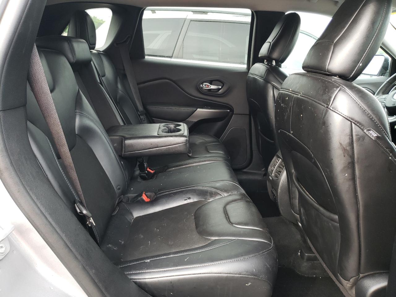 1C4PJMLB6KD430868 2019 Jeep Cherokee Latitude Plus