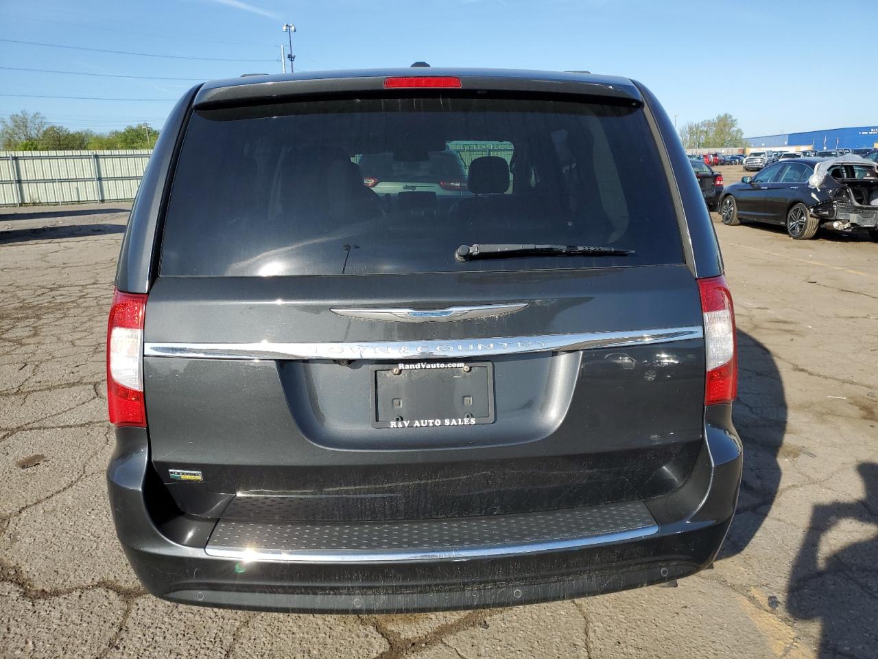 2A4RR8DG3BR772224 2011 Chrysler Town & Country Touring L