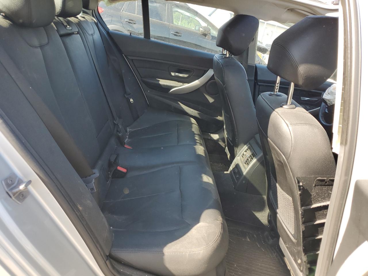 WBA8A3C34HK692865 2017 BMW 320 Xi