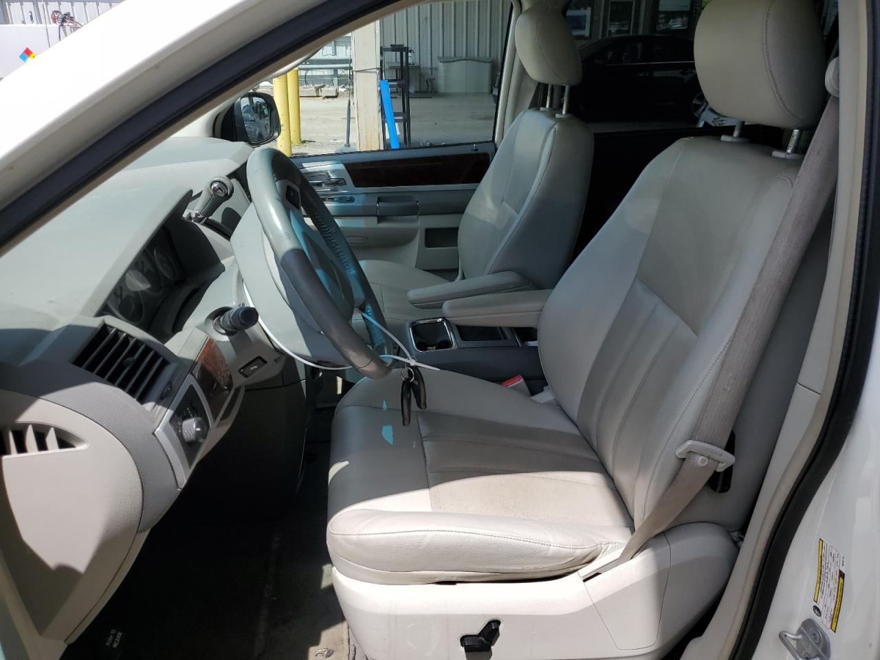 2A4RR5D17AR187770 2010 Chrysler Town & Country Touring