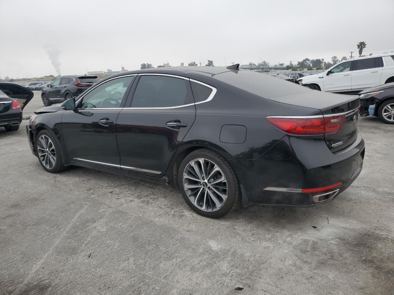 2017 Kia Cadenza Premium vin: KNALC4J10H5058155