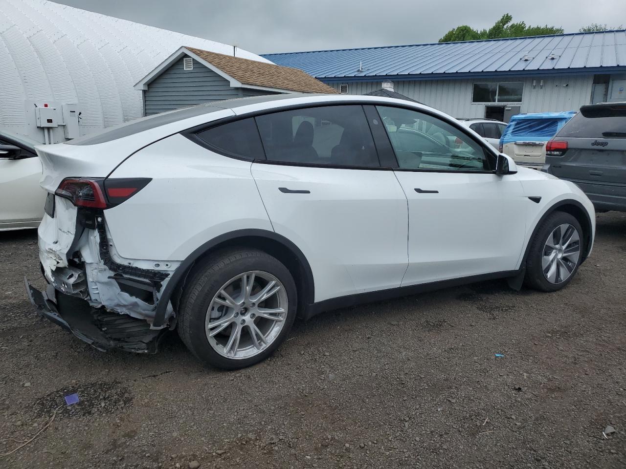 2023 Tesla Model Y vin: 7SAYGDEE3PF789947