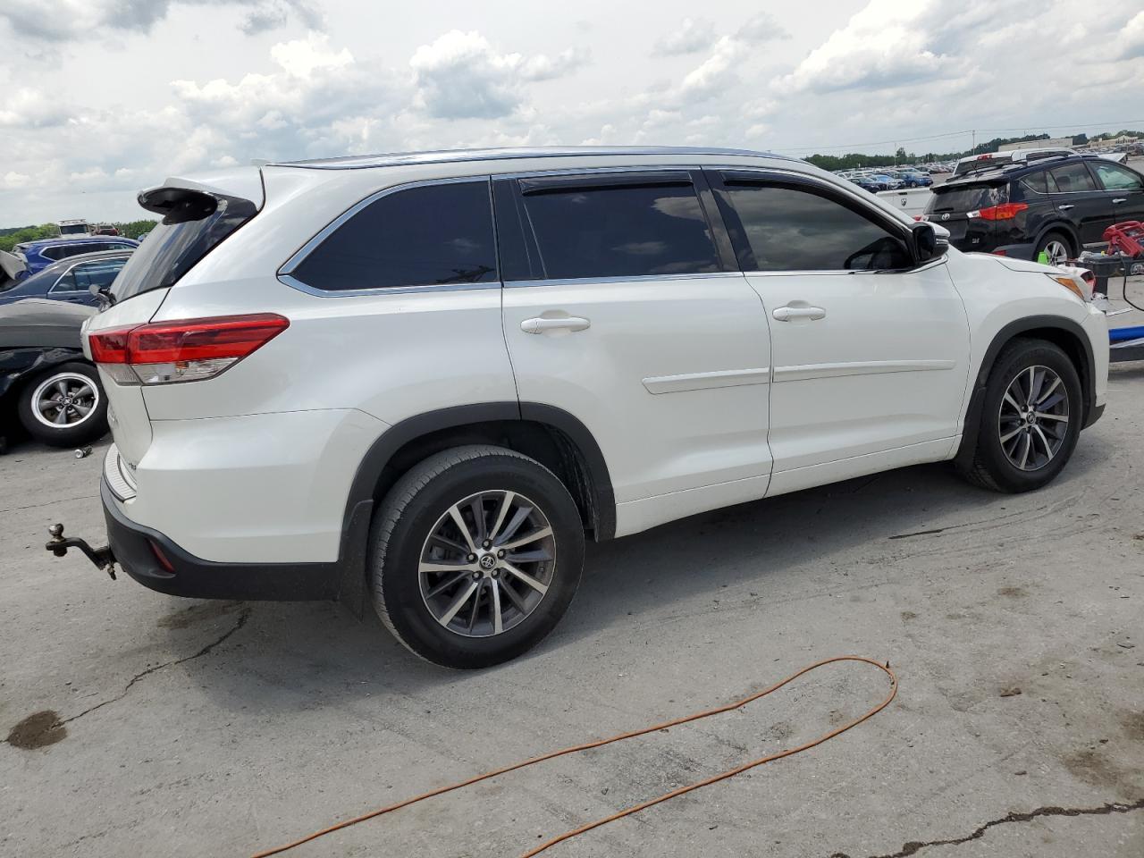 5TDJZRFH0HS512720 2017 Toyota Highlander Se