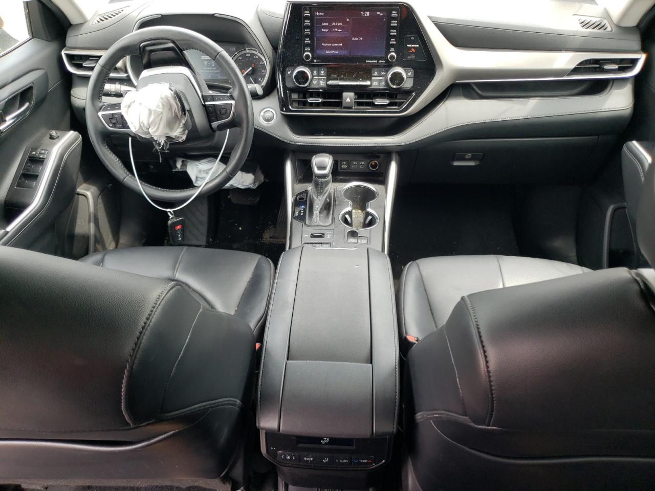 5TDGZRBH6NS573727 2022 Toyota Highlander Xle