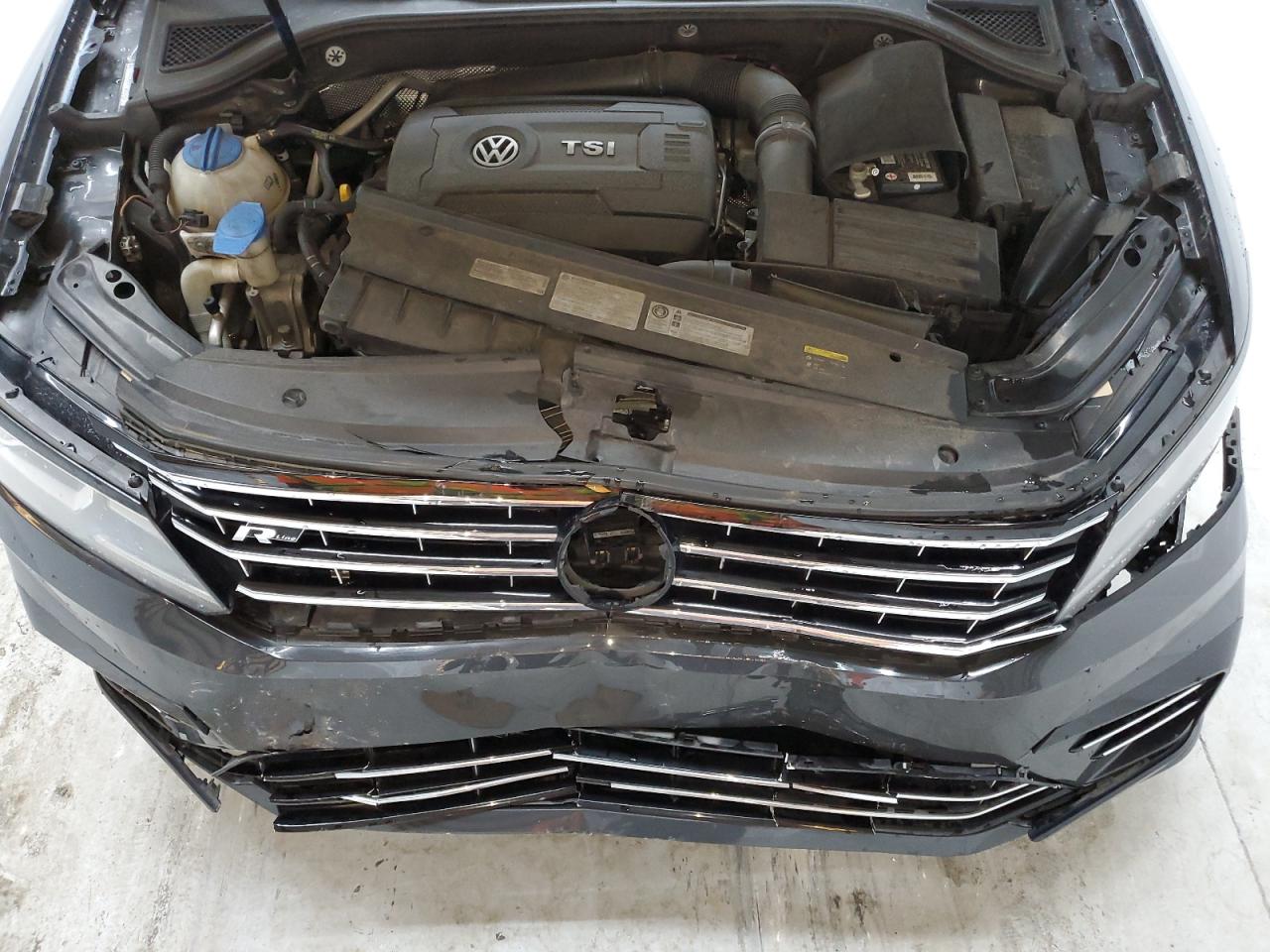 1VWDT7A33HC085756 2017 Volkswagen Passat R-Line