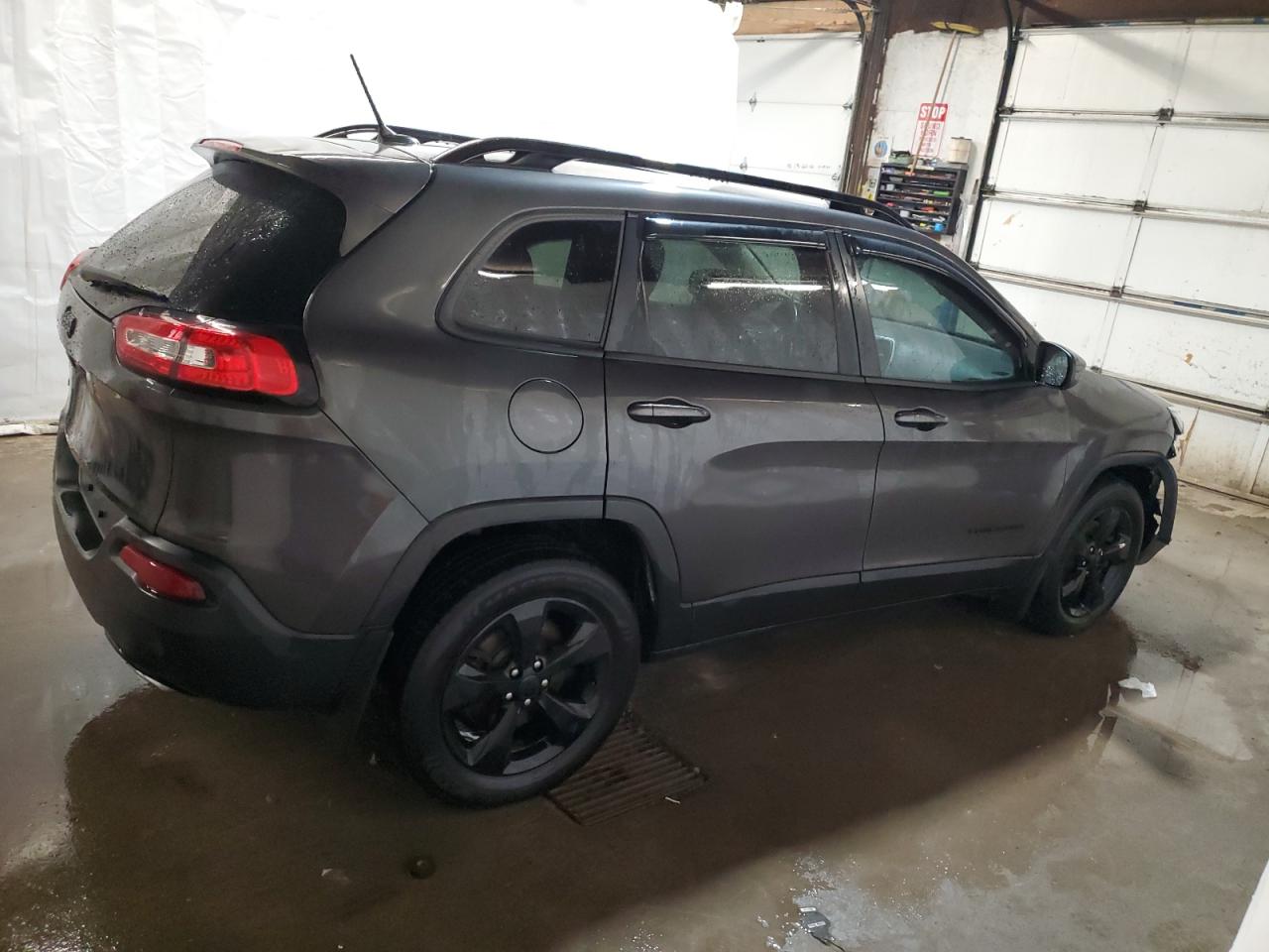 2015 Jeep Cherokee Latitude vin: 1C4PJMCS8FW727988