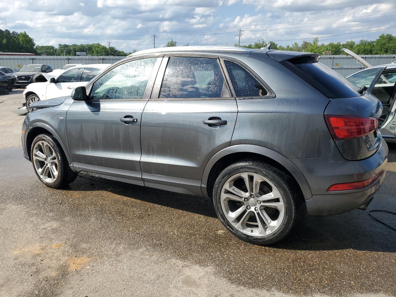 WA1BCCFS8JR018327 2018 Audi Q3 Premium