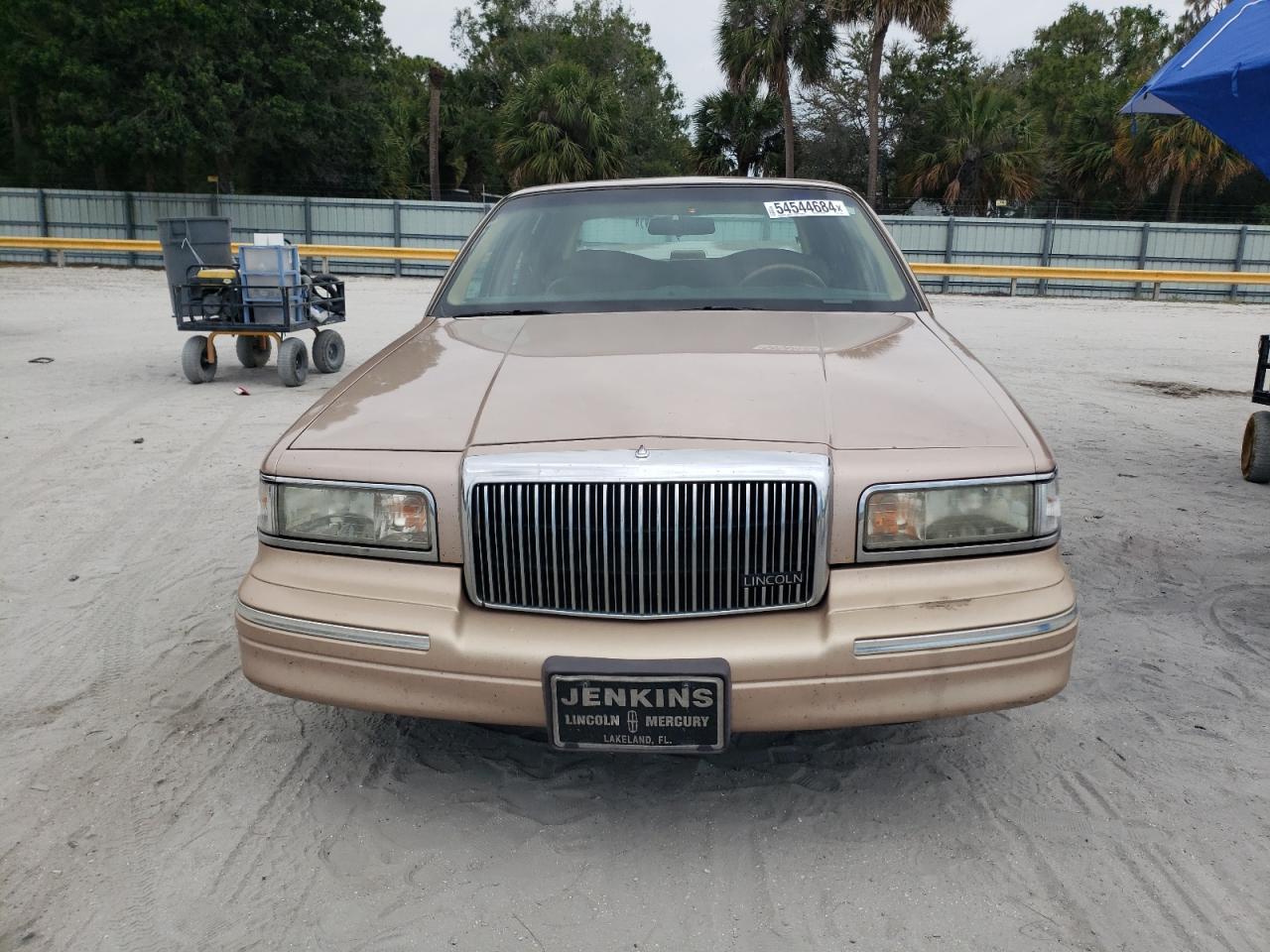 1LNLM81W7TY712803 1996 Lincoln Town Car Executive