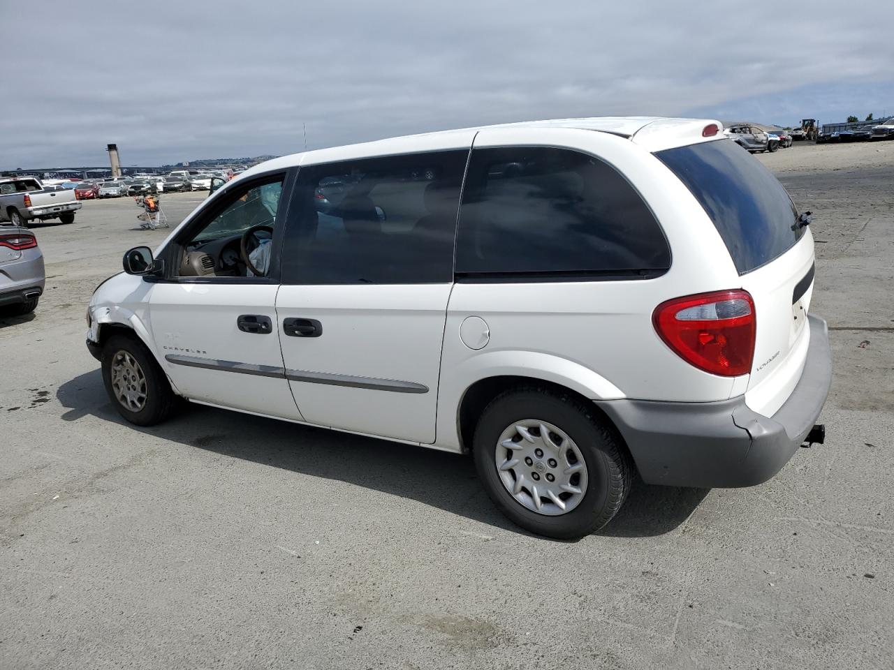 1C8GJ25B11B130083 2001 Chrysler Voyager