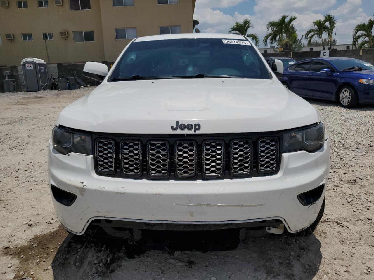 1C4RJEAG5KC768975 2019 Jeep Grand Cherokee Laredo