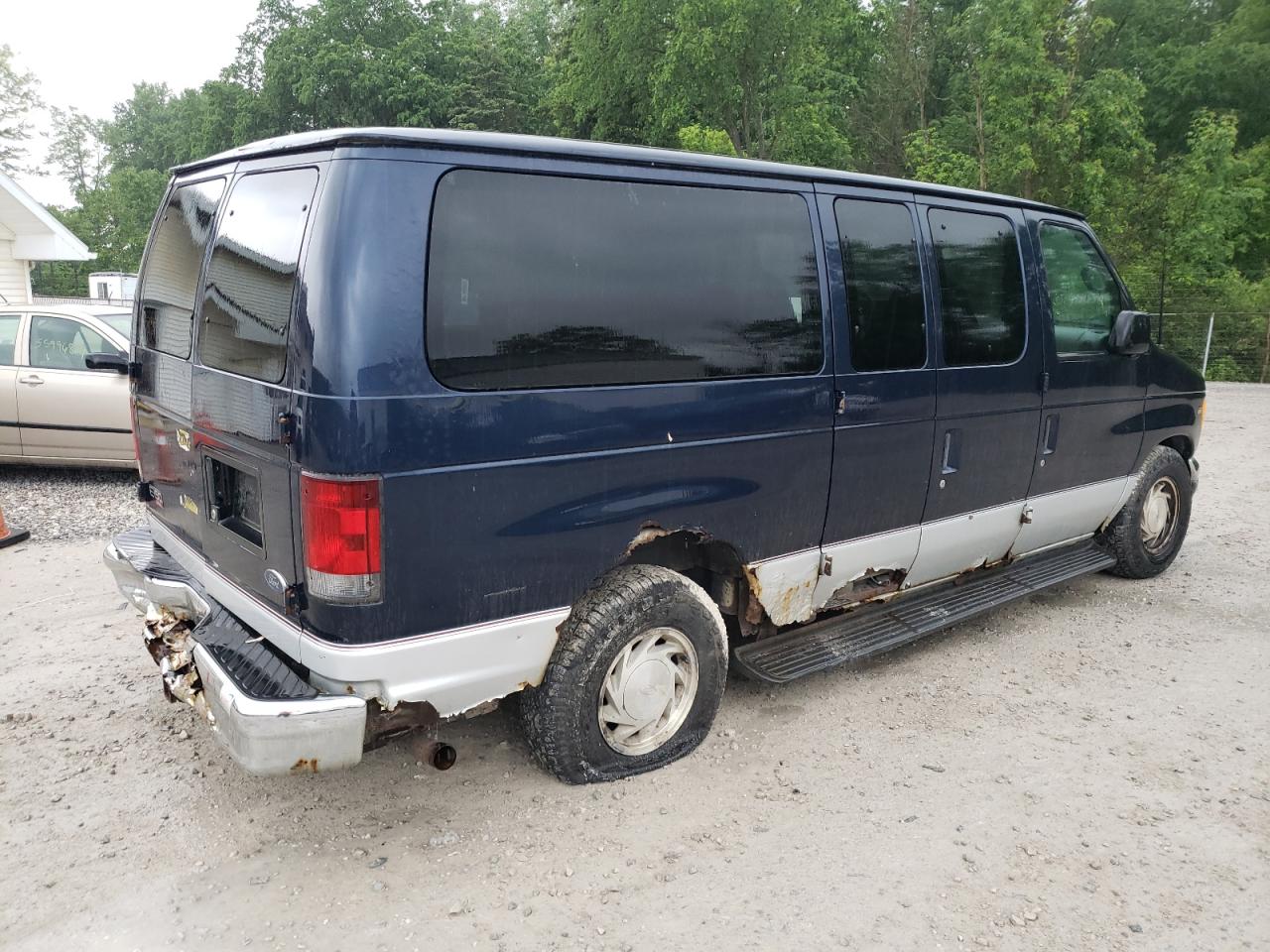 1FMRE11L32HA55047 2002 Ford Econoline E150 Wagon