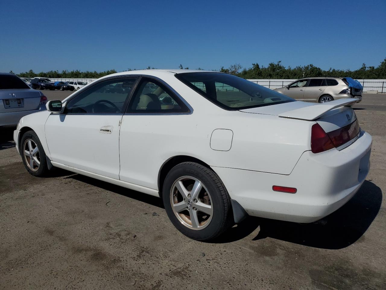 1HGCG2258YA000400 2000 Honda Accord Ex