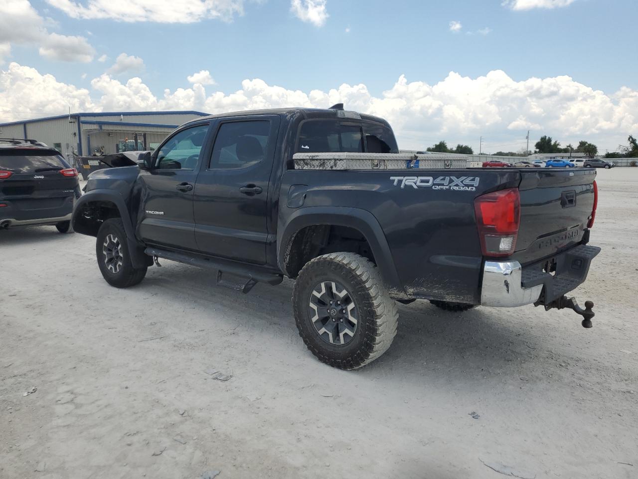 3TMCZ5AN4JM123194 2018 Toyota Tacoma Double Cab