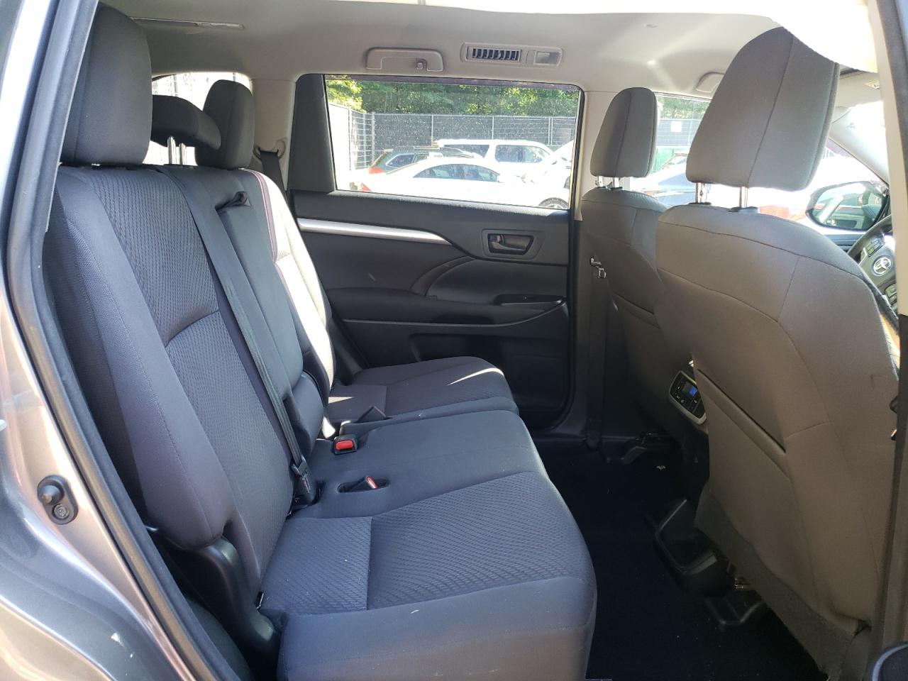 5TDBZRFH4HS442997 2017 Toyota Highlander Le