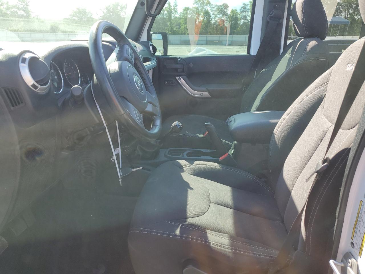 1C4BJWEG5GL244752 2016 Jeep Wrangler Unlimited Sahara