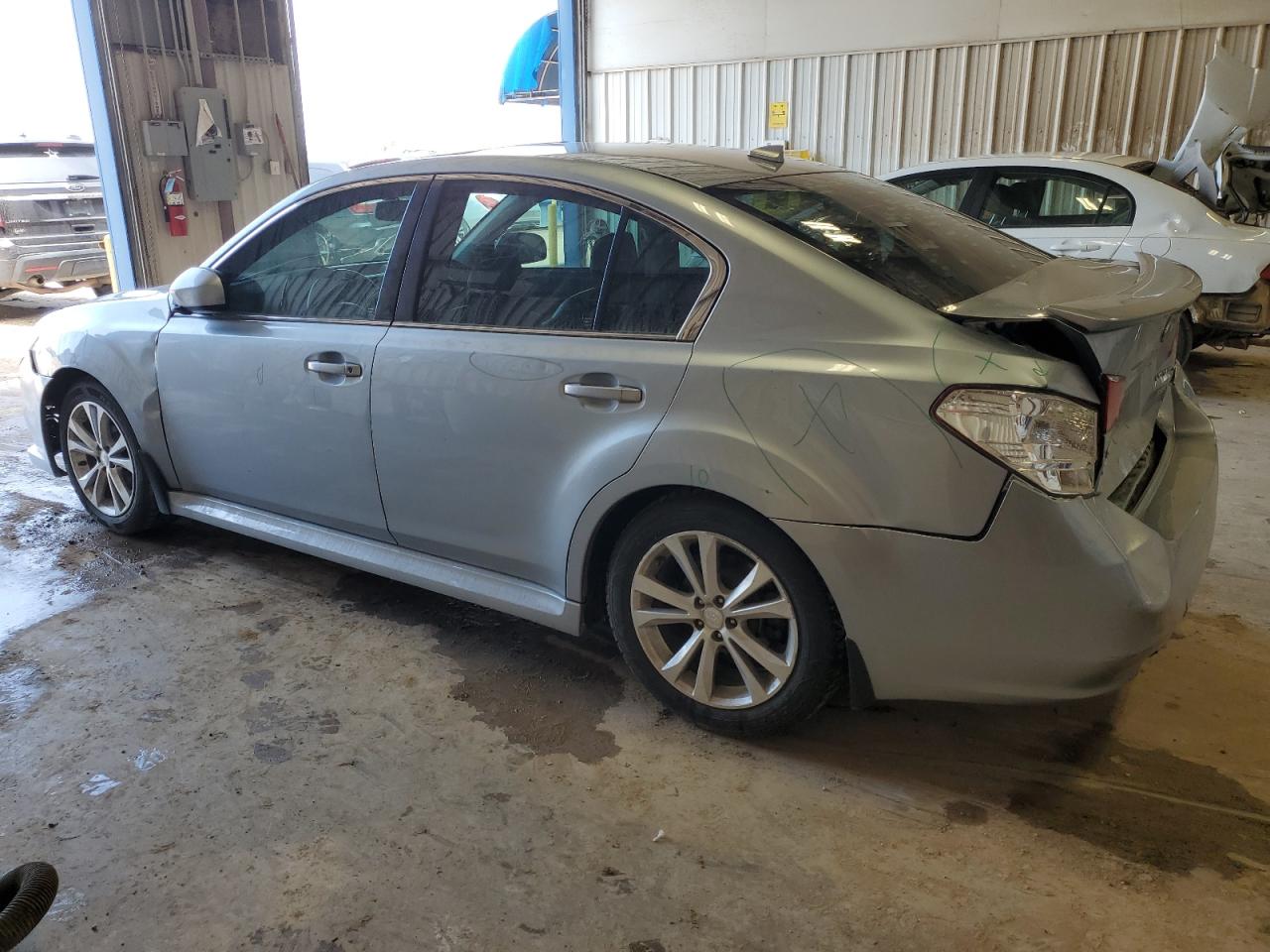 2014 Subaru Legacy 2.5I Limited vin: 4S3BMBL60E3013295