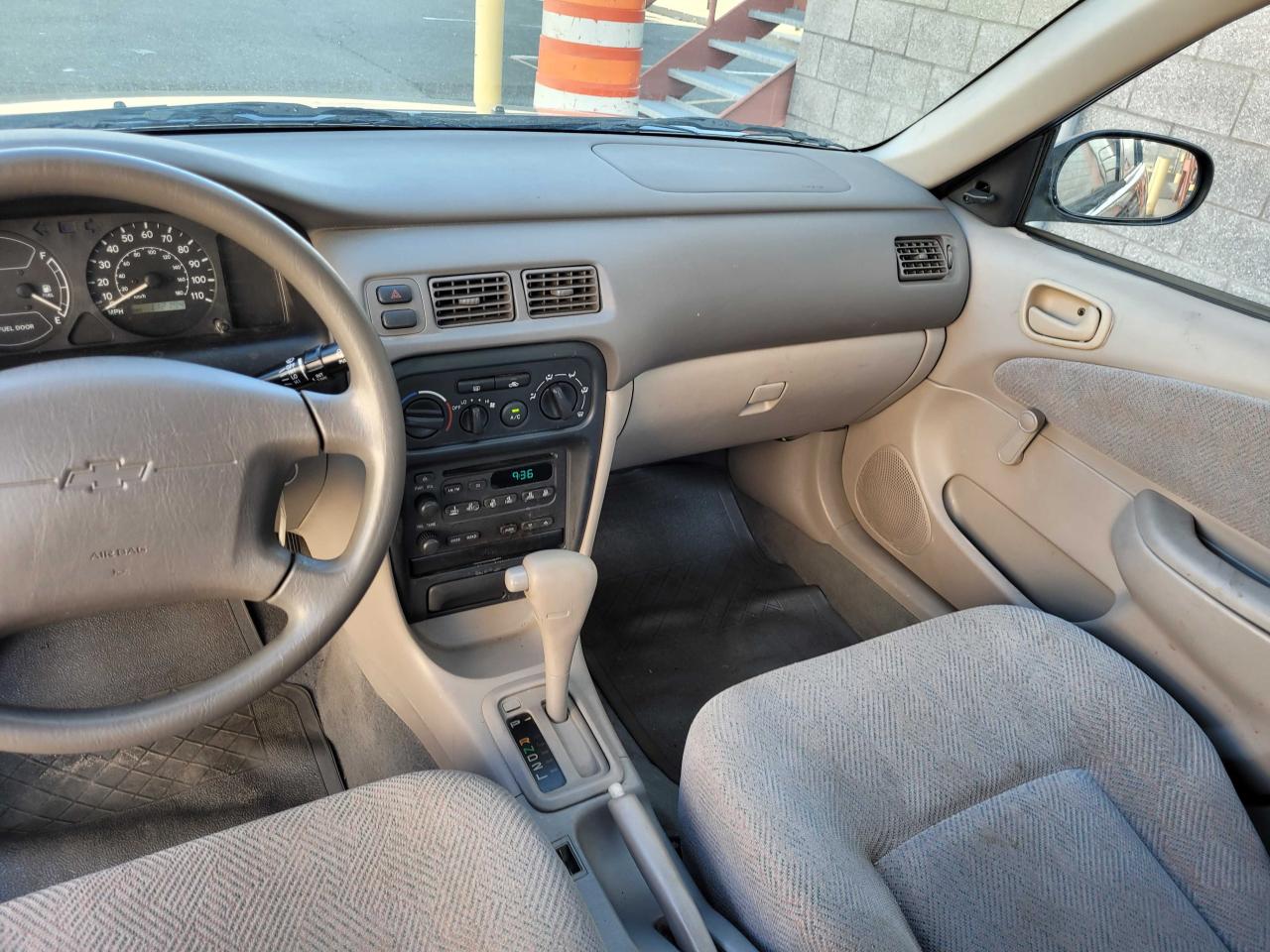 1Y1SK528X2Z416523 2002 Chevrolet Geo Prizm Base