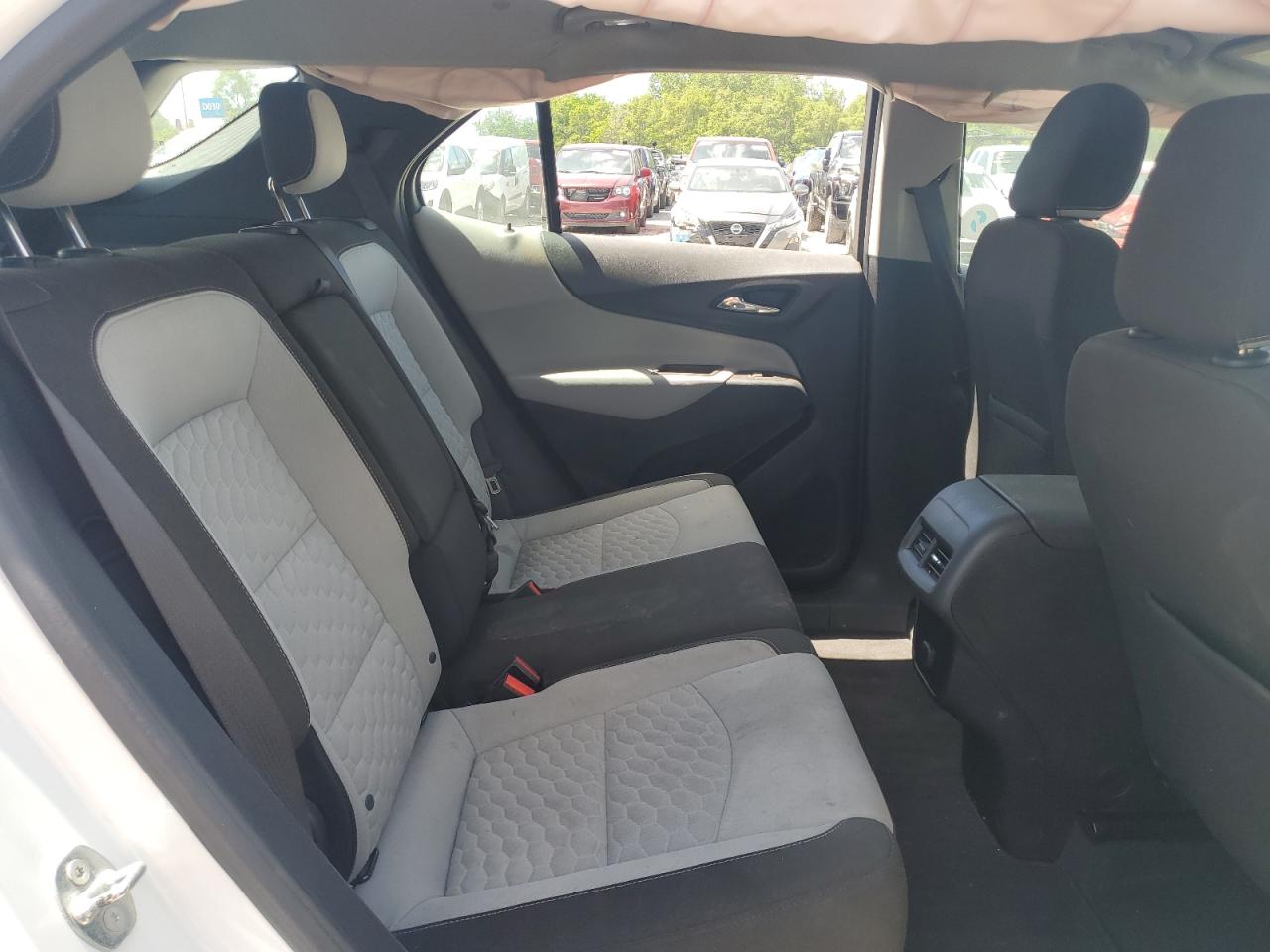 2GNAXREV1J6218330 2018 Chevrolet Equinox Ls