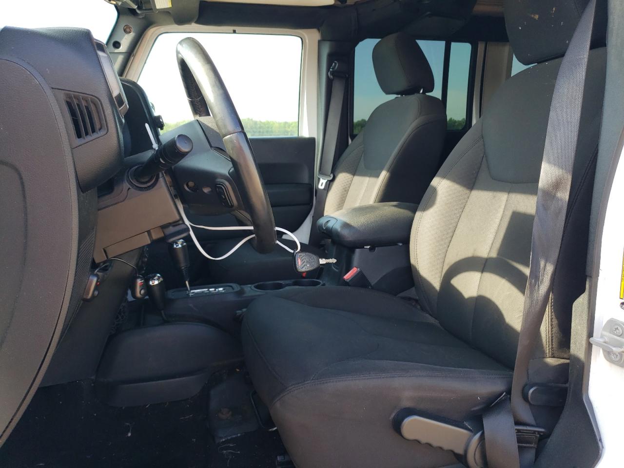 1C4BJWDG9GL190423 2016 Jeep Wrangler Unlimited Sport