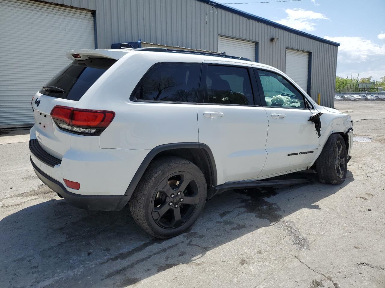 1C4RJFAG6JC467197 2018 Jeep Grand Cherokee Laredo