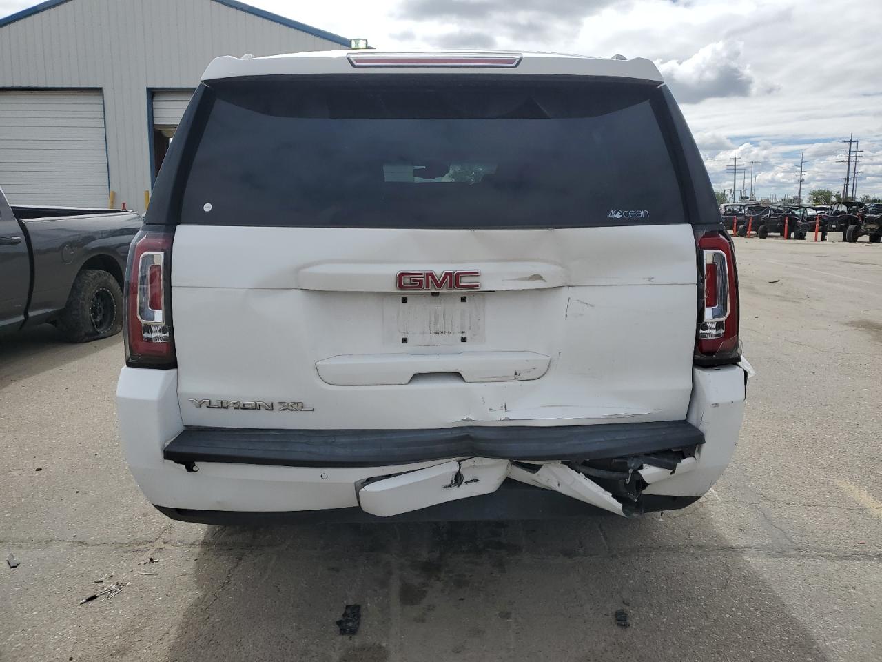 1GKS2GKC0HR259635 2017 GMC Yukon Xl K1500 Slt