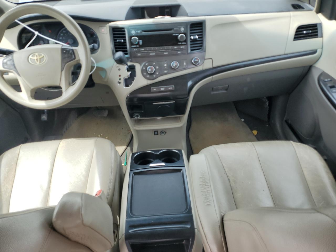 5TDKK3DC0BS039938 2011 Toyota Sienna Le