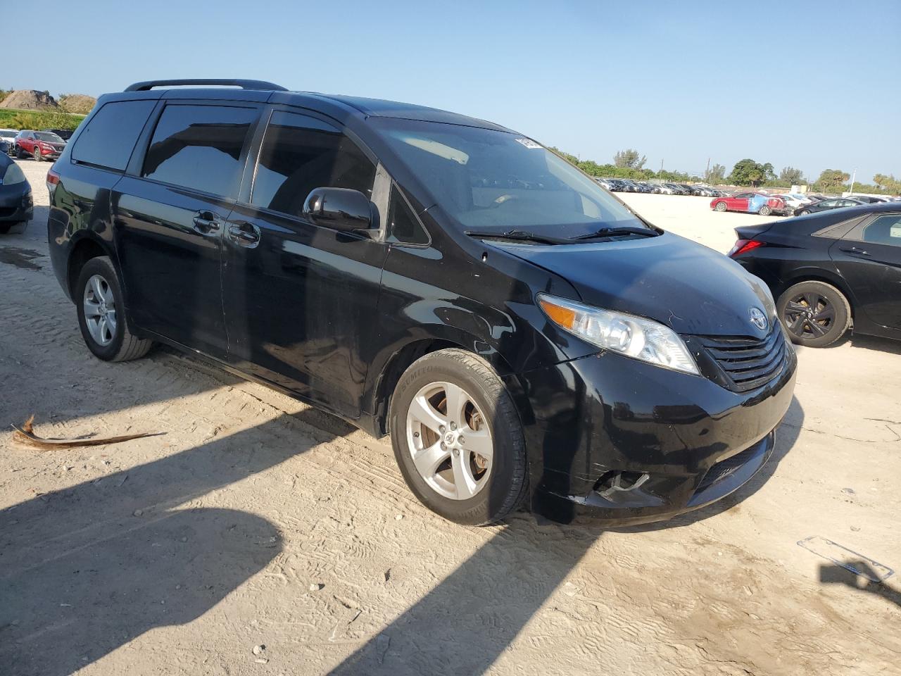 5TDKK3DCXBS146916 2011 Toyota Sienna Le