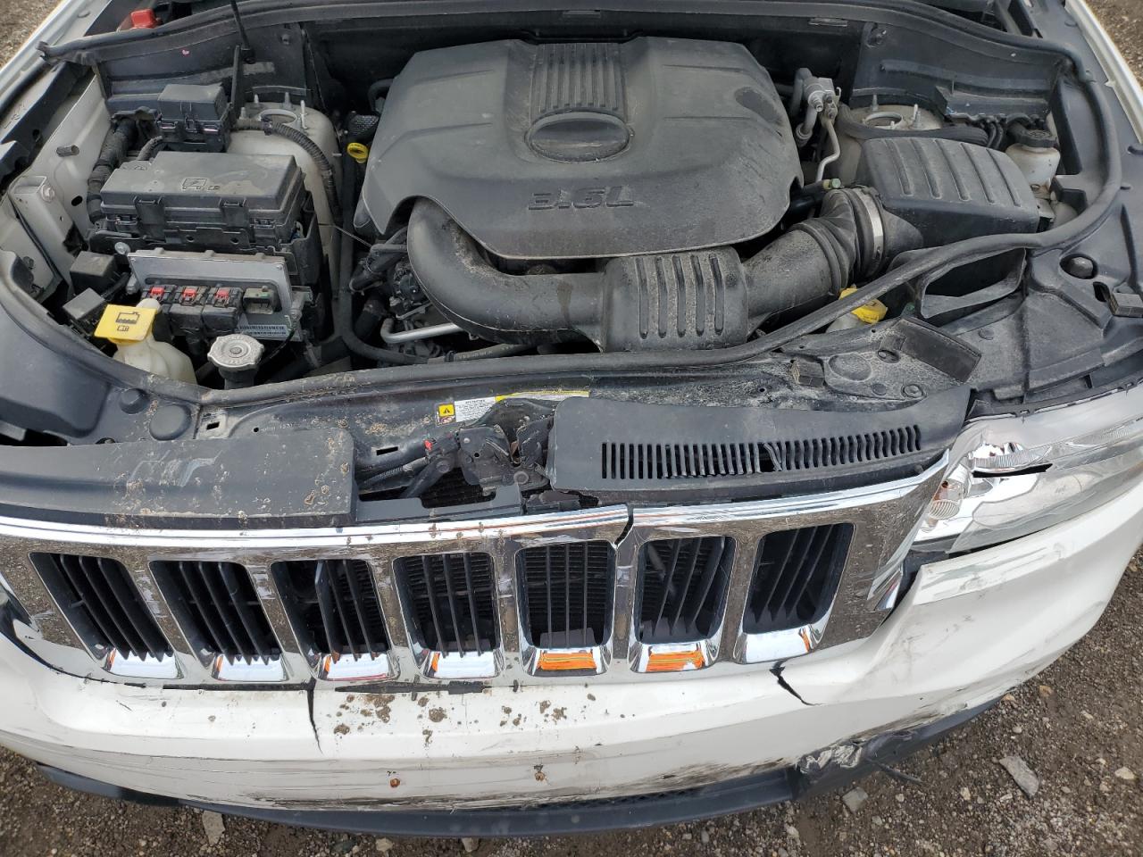 1J4RR4GG3BC671620 2011 Jeep Grand Cherokee Laredo