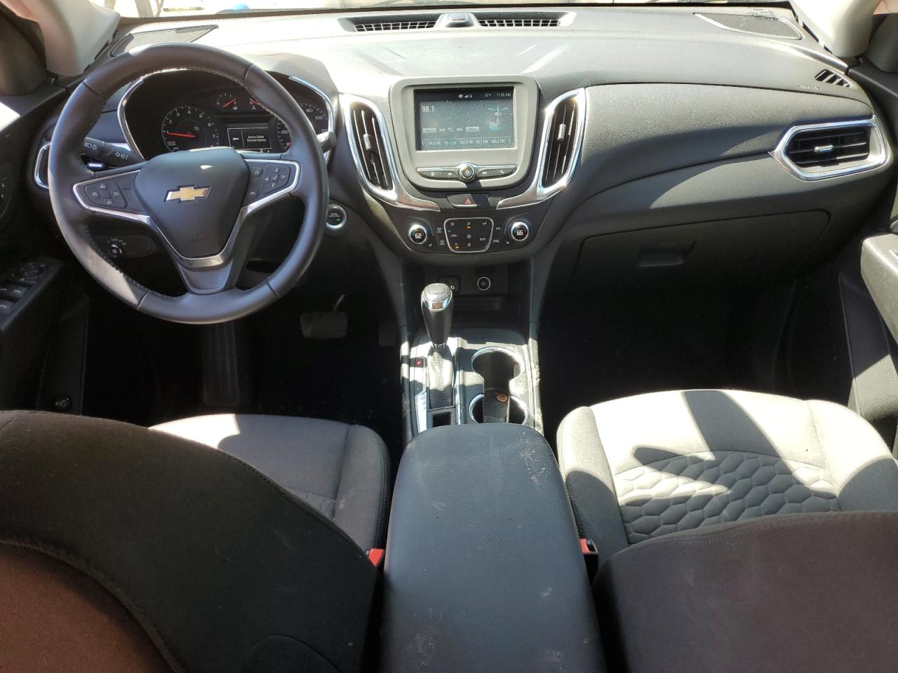 2GNAXJEV6J6111694 2018 Chevrolet Equinox Lt