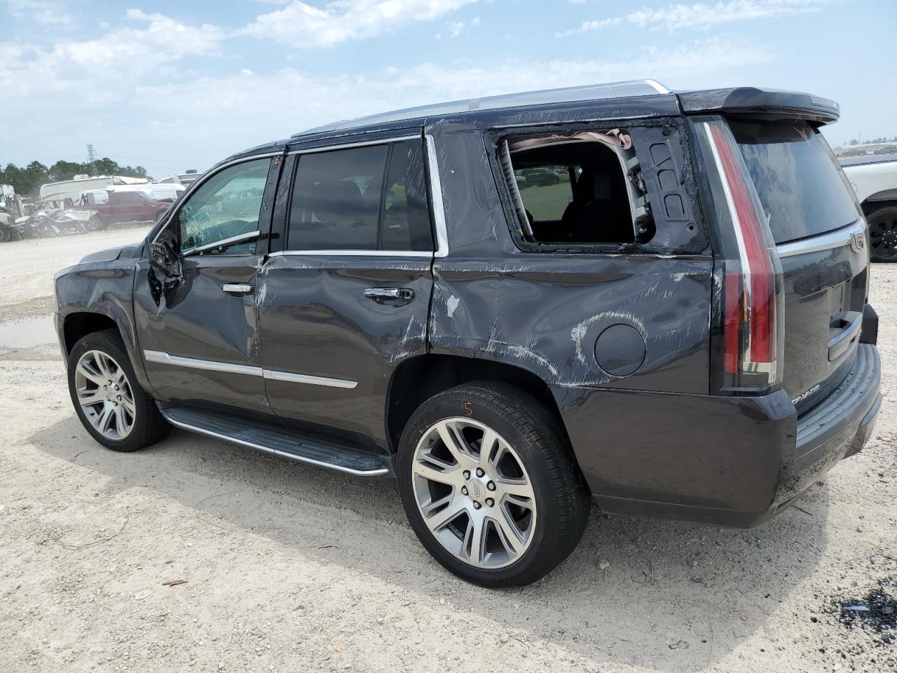 1GYS3BKJ6HR189529 2017 Cadillac Escalade Luxury