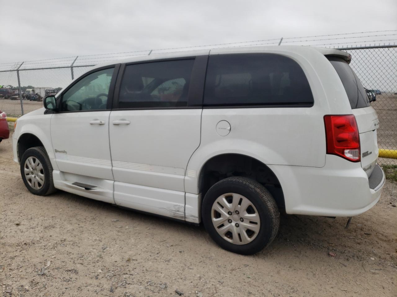 2C7WDGBG2JR243224 2018 Dodge Grand Caravan Se