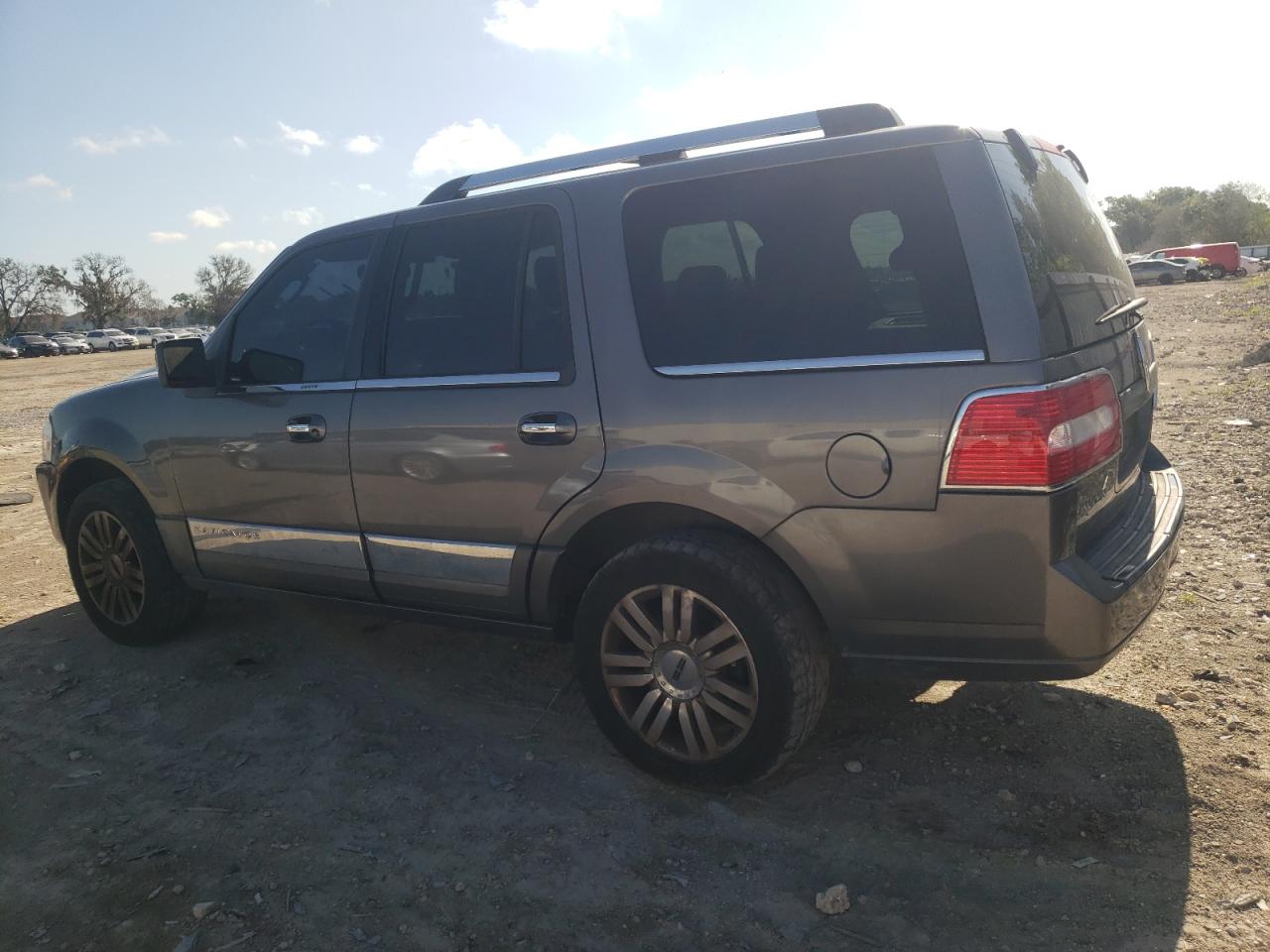 5LMJJ2H53BEJ03988 2011 Lincoln Navigator