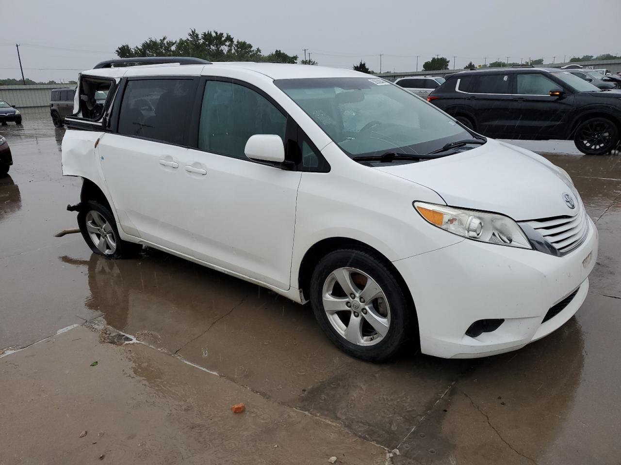 2015 Toyota Sienna Le vin: 5TDKK3DC7FS618656