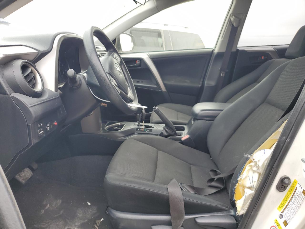 JTMZFREV9HJ146563 2017 Toyota Rav4 Le