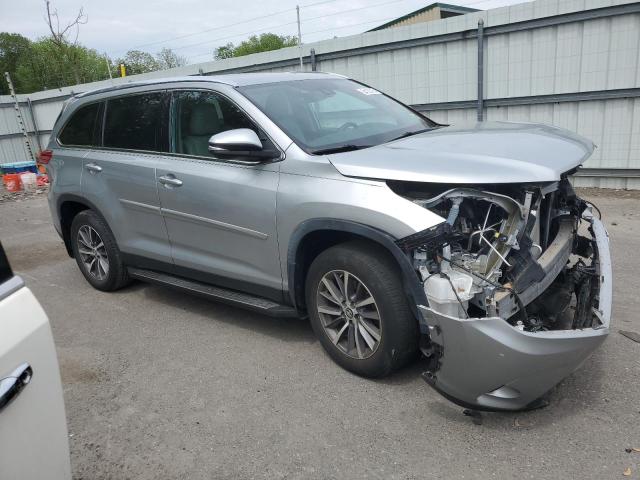 VIN 5TDJZRFH1KS584484 2019 Toyota Highlander, SE no.4