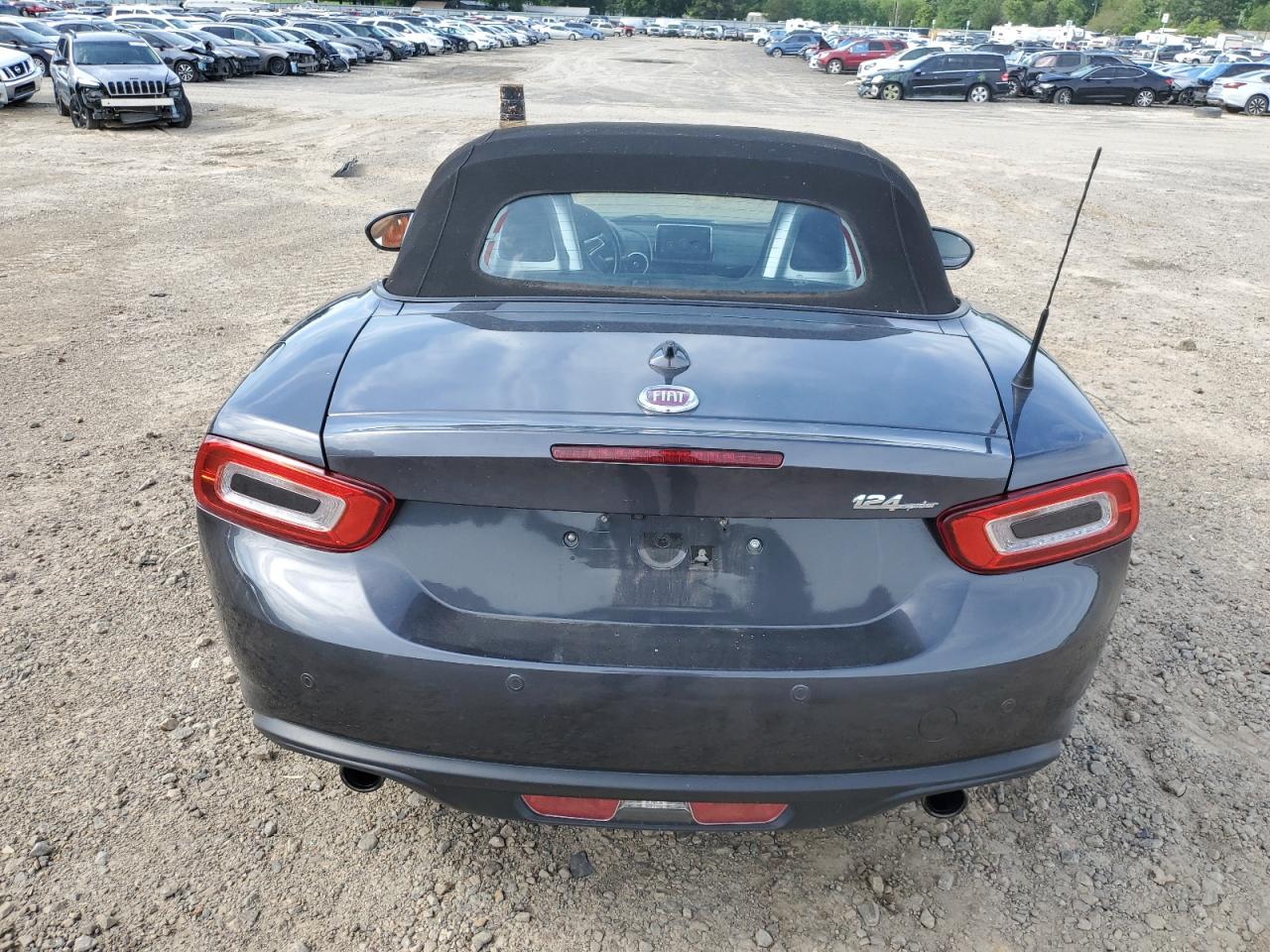 JC1NFAEK4J0137963 2018 Fiat 124 Spider Classica