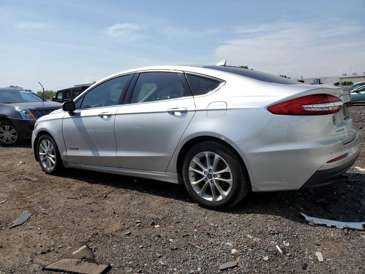 3FA6P0LU1KR105787 2019 Ford Fusion Se