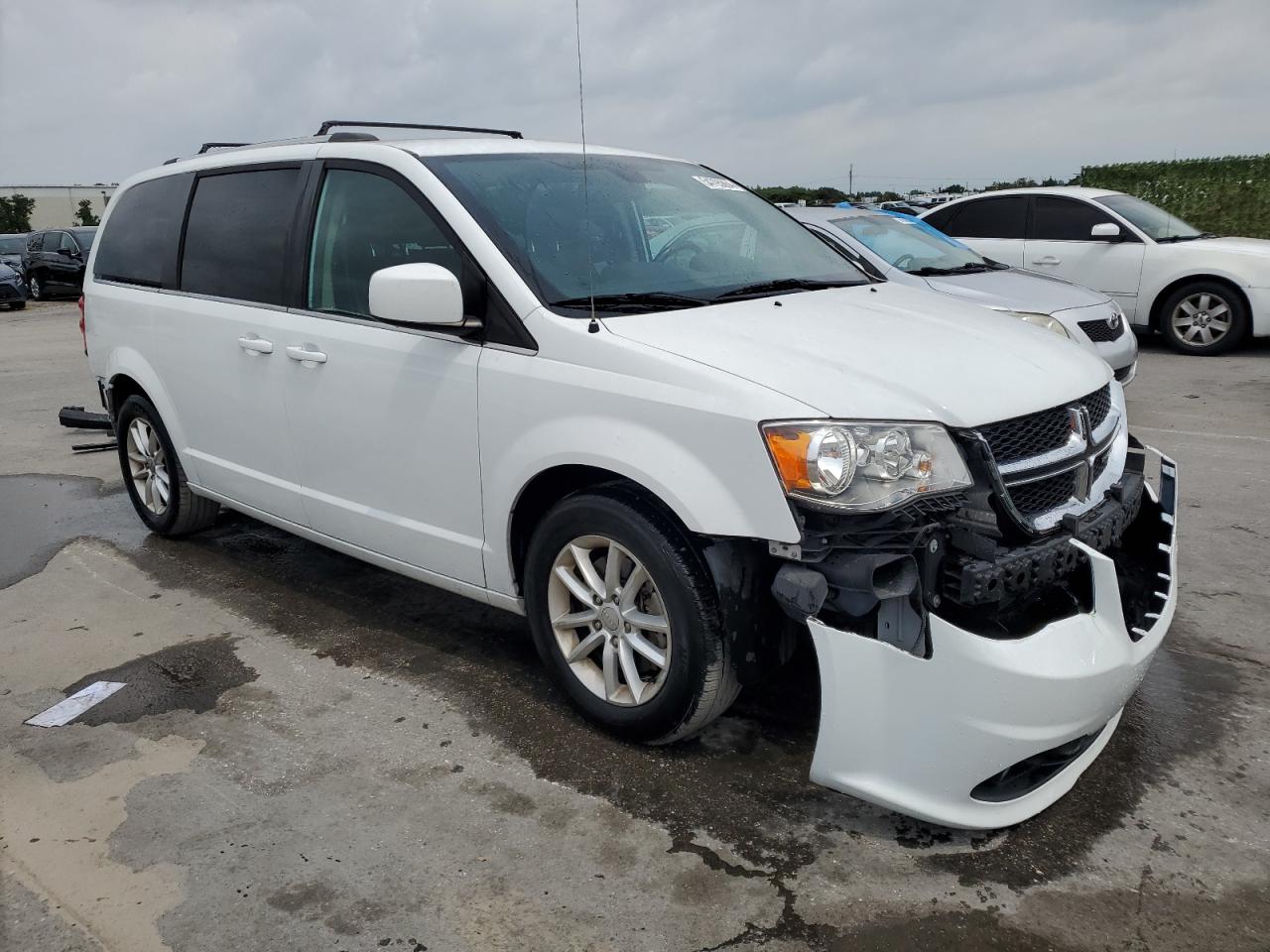 2C4RDGCG0JR300223 2018 Dodge Grand Caravan Sxt