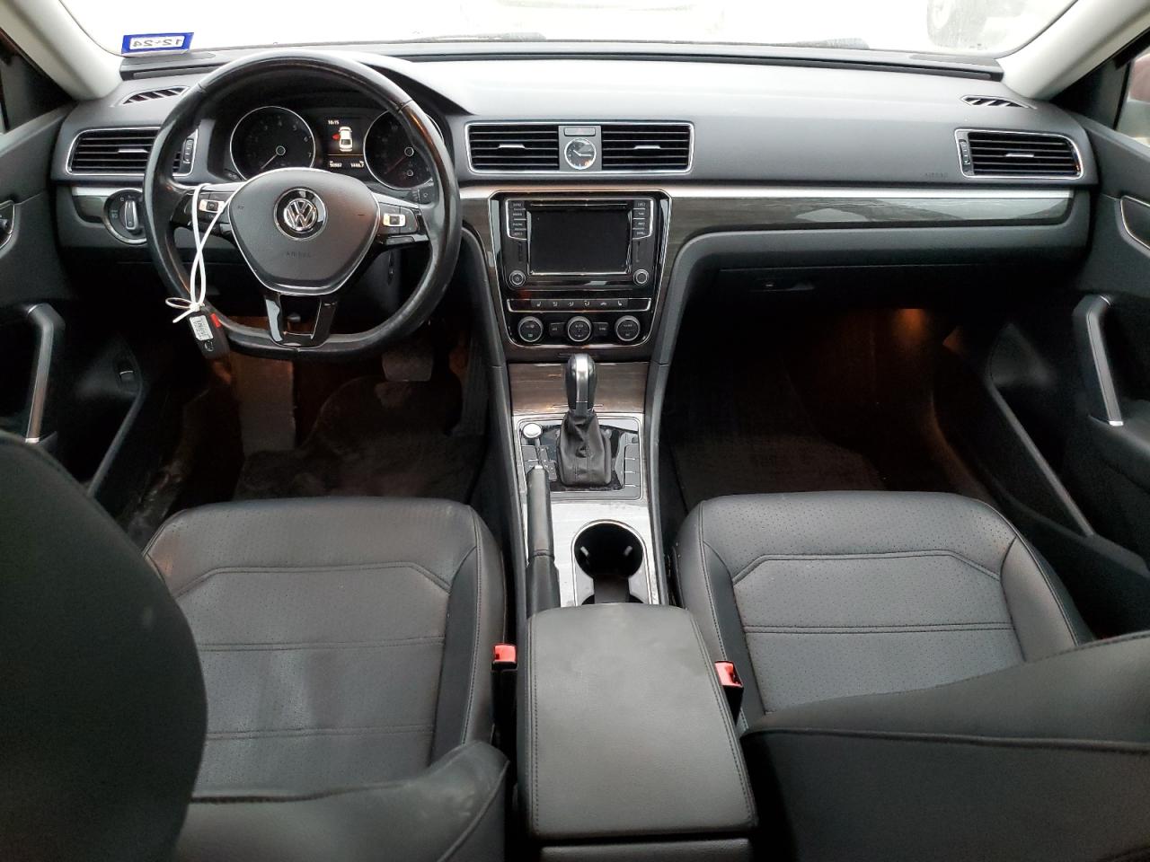 1VWGT7A30HC060665 2017 Volkswagen Passat Se