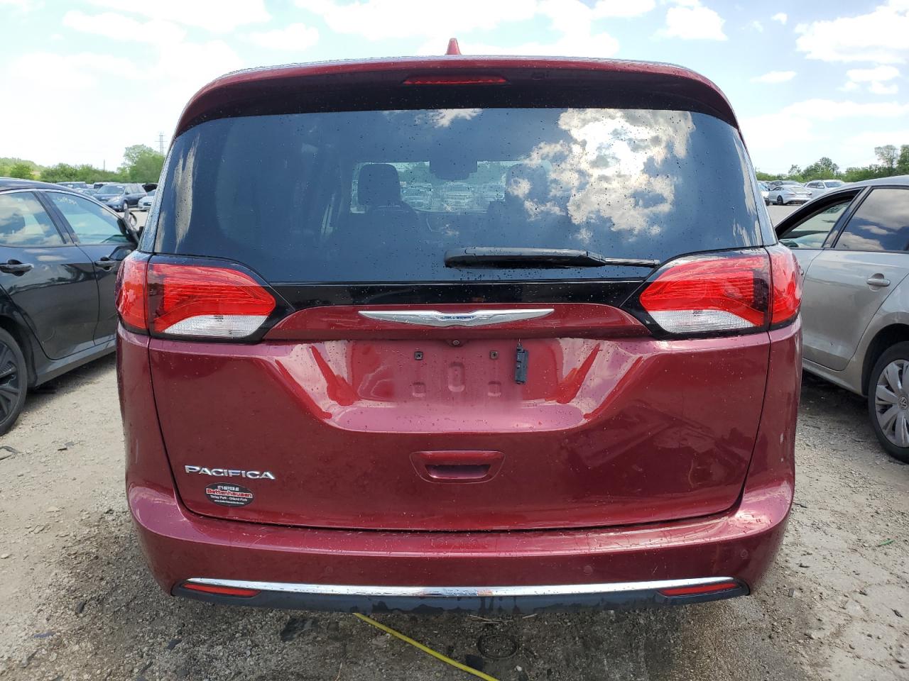 2018 Chrysler Pacifica Touring L vin: 2C4RC1BG1JR122808