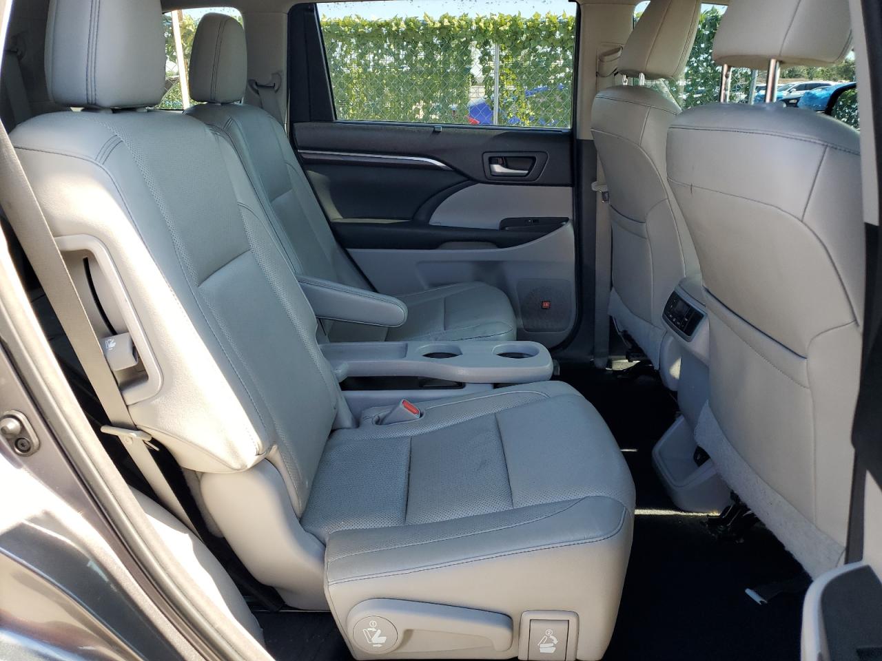 5TDYKRFH7ES021110 2014 Toyota Highlander Limited