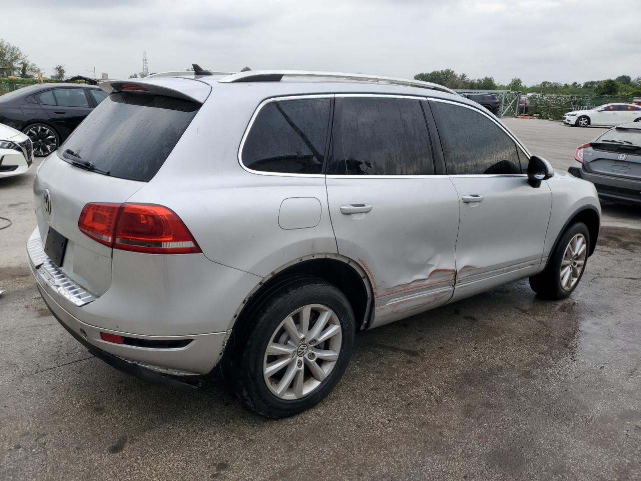 2013 Volkswagen Touareg V6 vin: WVGEF9BP3DD009093