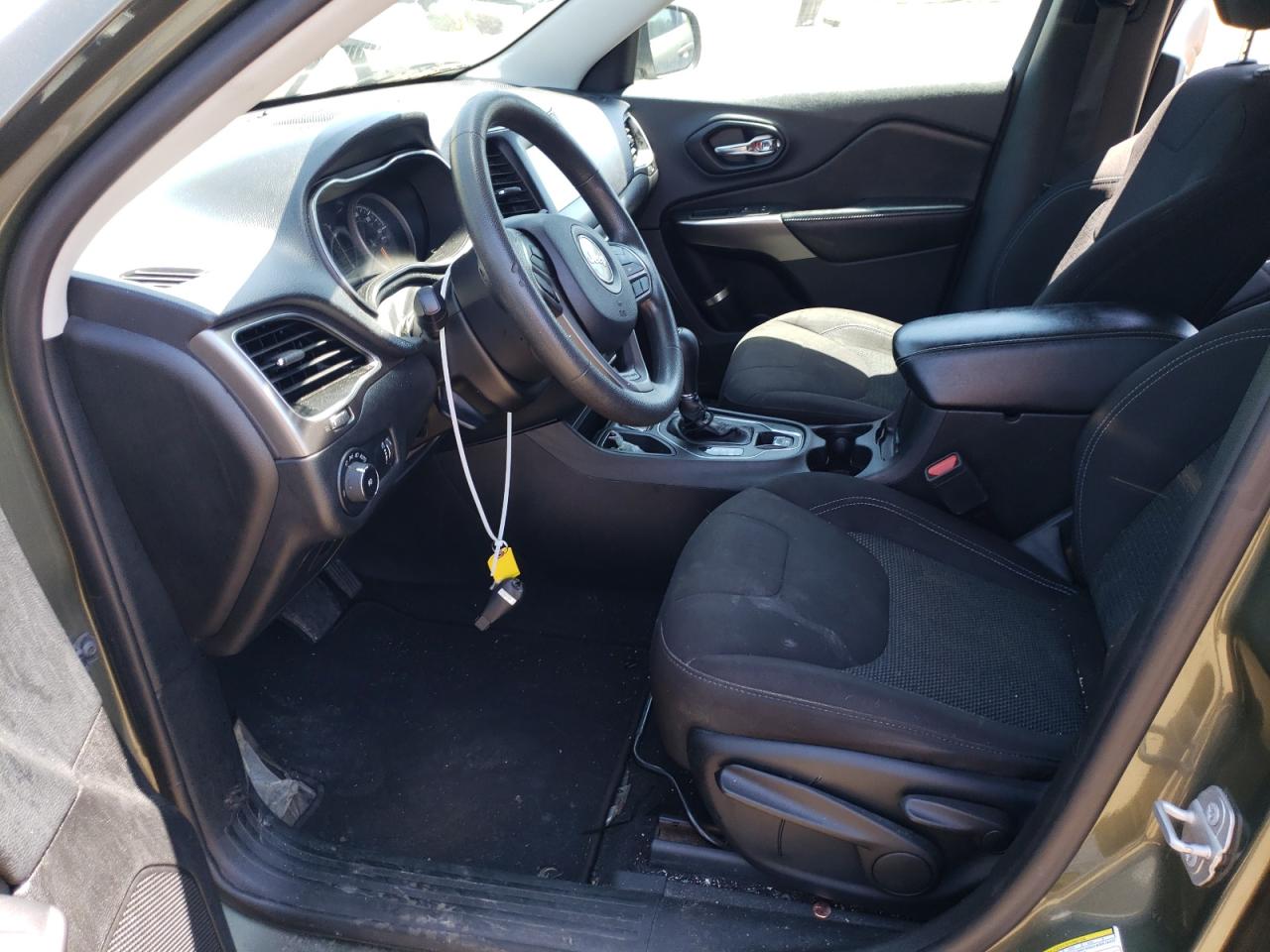 1C4PJLCB3KD284665 2019 Jeep Cherokee Latitude