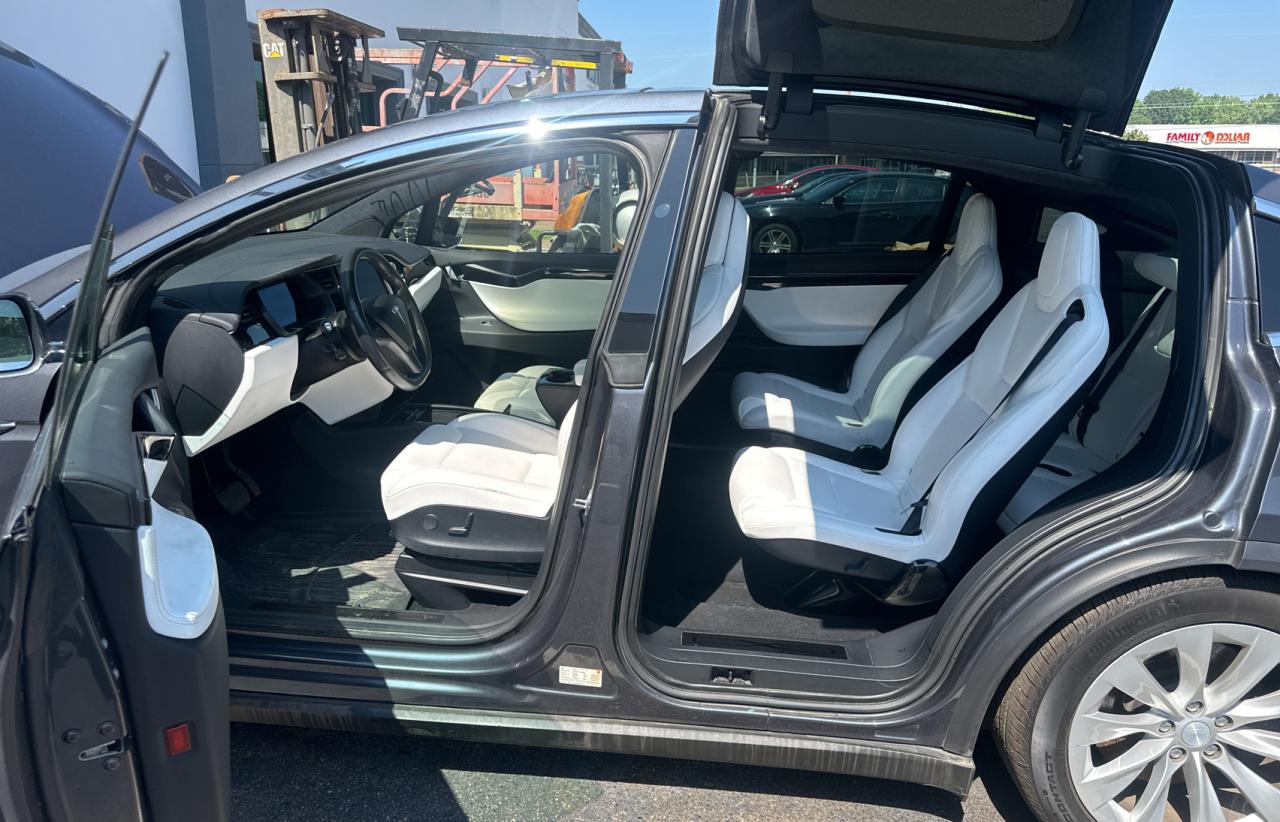 5YJXCBE23JF127761 2018 Tesla Model X