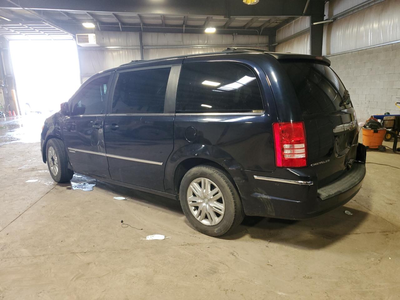 2A4RR5D15AR286748 2010 Chrysler Town & Country Touring