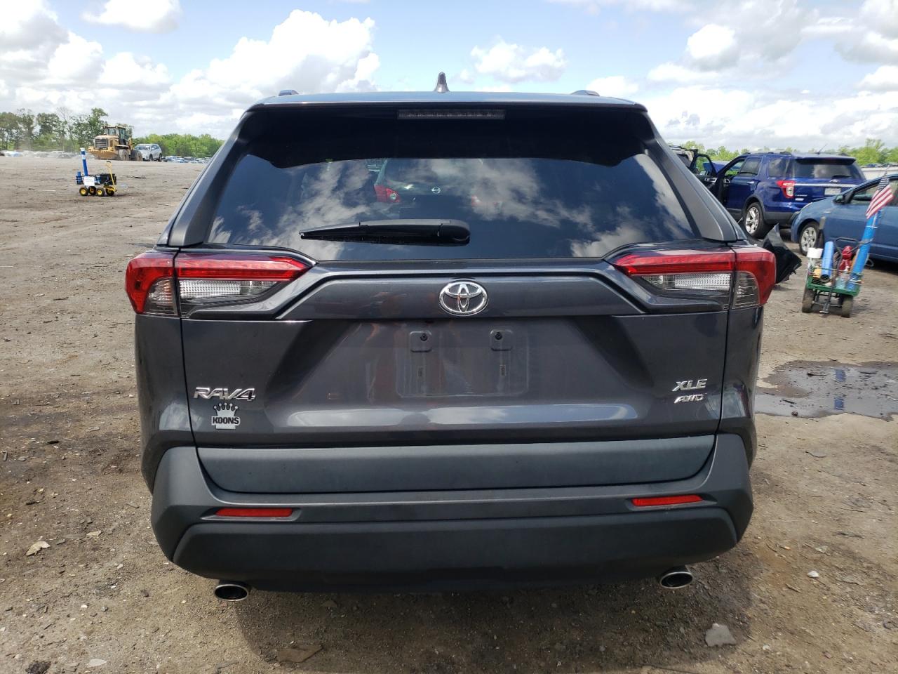 2T3P1RFV1MW141454 2021 Toyota Rav4 Xle