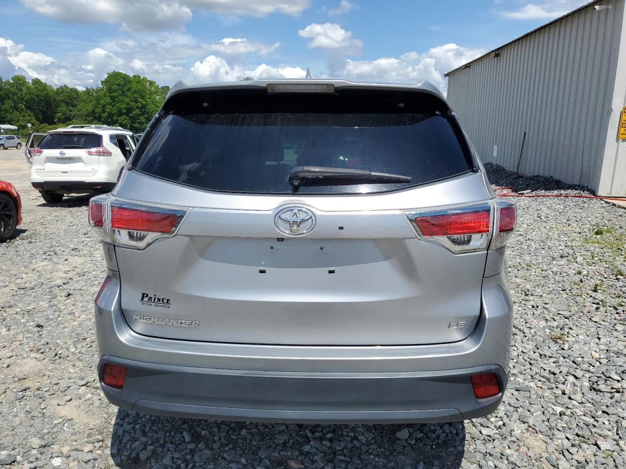 5TDZKRFH0FS070607 2015 Toyota Highlander Le