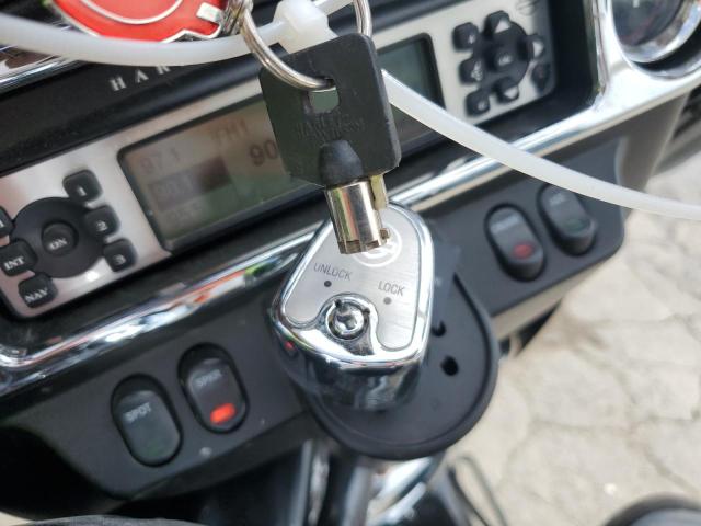2010 HARLEY-DAVIDSON FLHTCU 1HD1FC41XAB661272